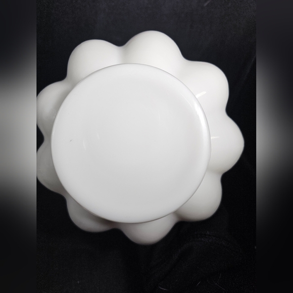 Floral Porcelain Vase with Gold Accents - Picture 5 of 6